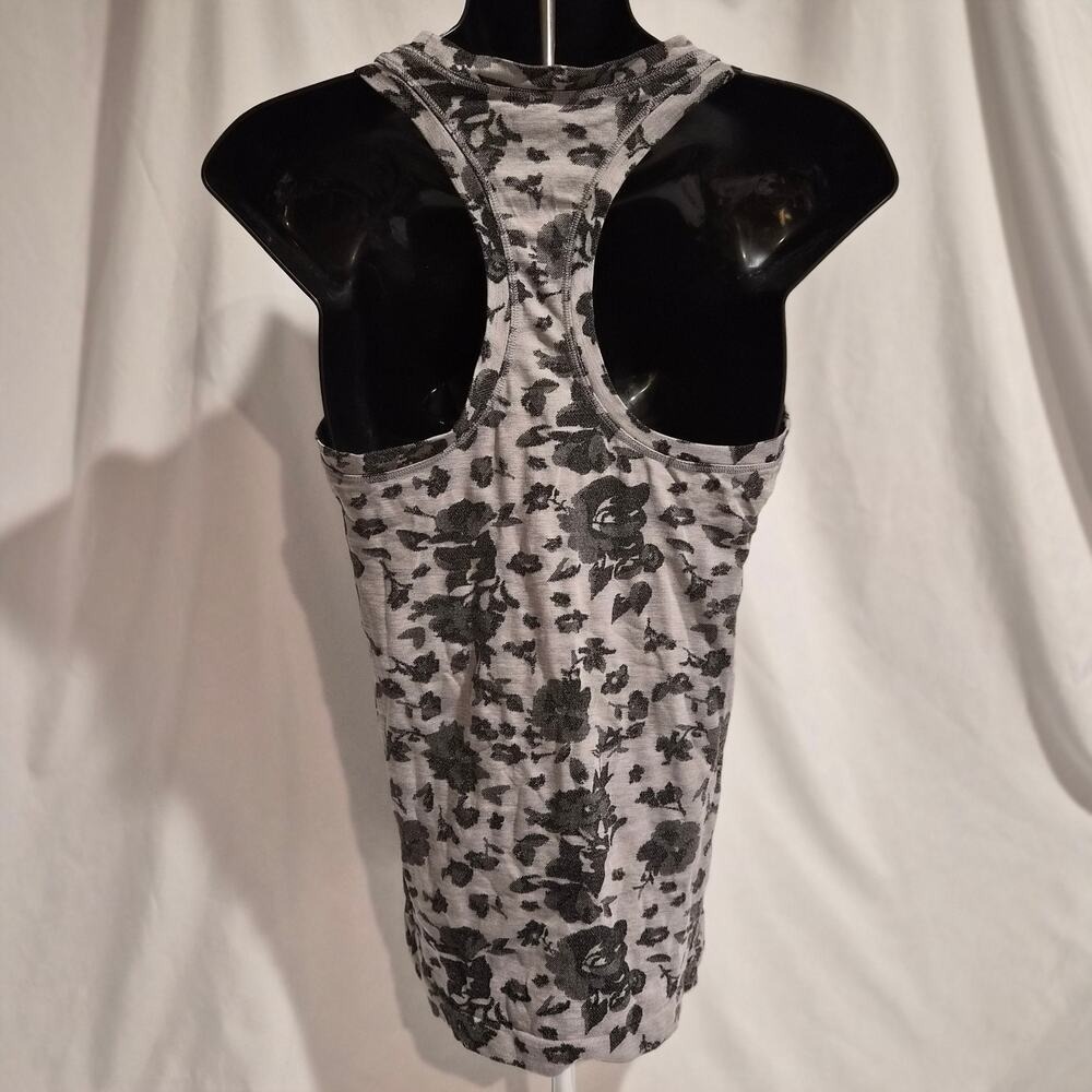 Athleta Gray Black Floral Jacquard Seamless Racerback Tank Top Small 631841-00 - Picture 3 of 8